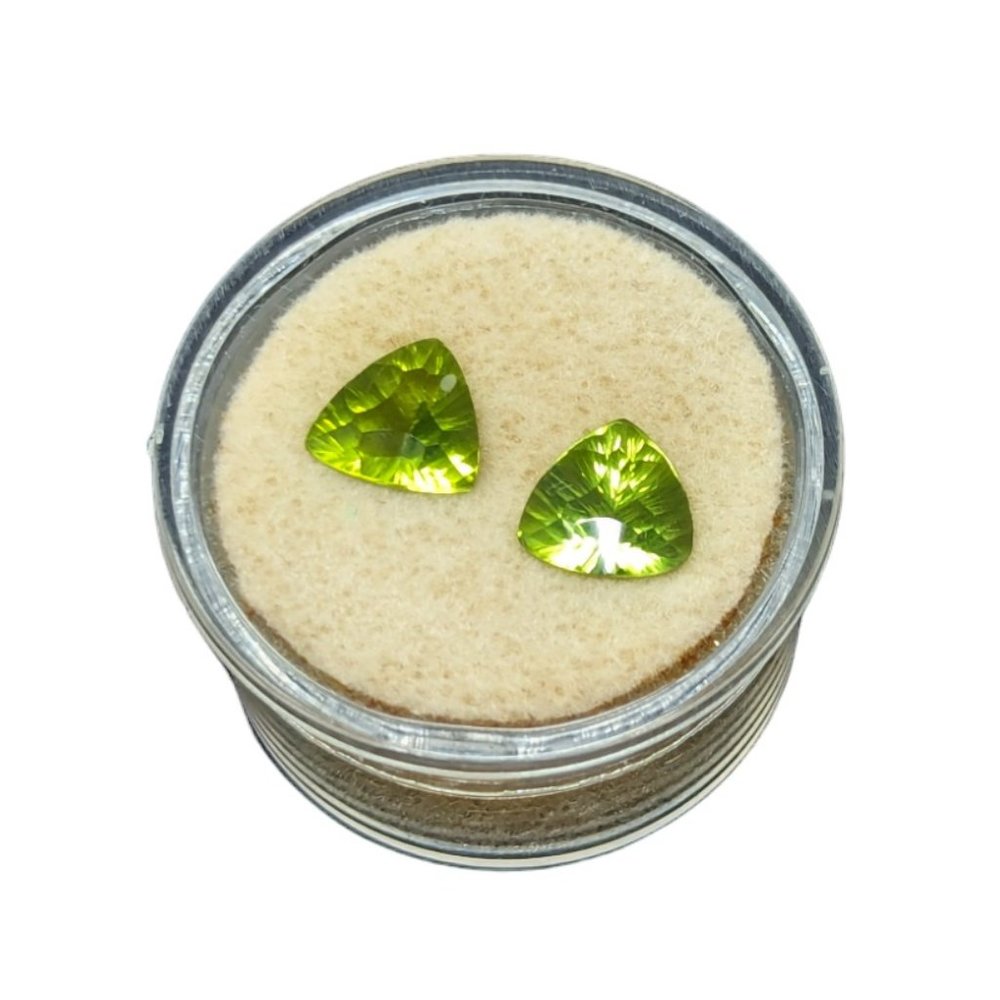 1.5CTW 8x8mm Trillion Peridot Loose Gemstones